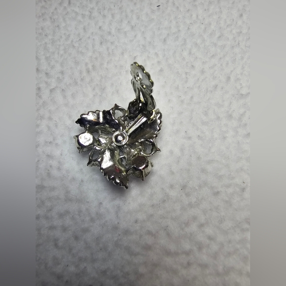 Vintage blue floral clip on earrings with sparkly sequences - Picture 4 of 6